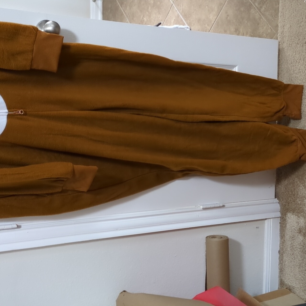 Buc-ee's Beaver Onesie L/XL - Picture 2 of 6